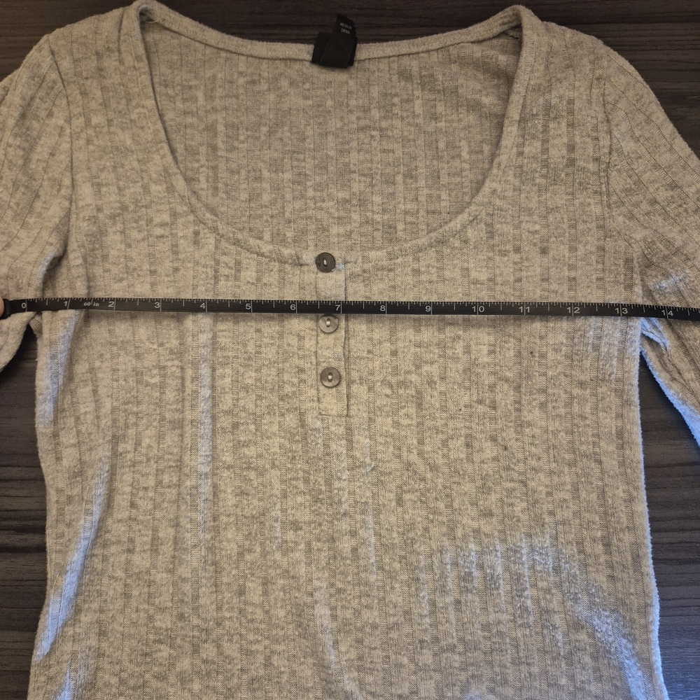 Light Gray Ribbed Henley Long Sleeve Top - Picture 10 of 11
